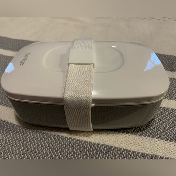 NWT Reusable stackable to-go container by Bentgo. - Picture 5 of 9